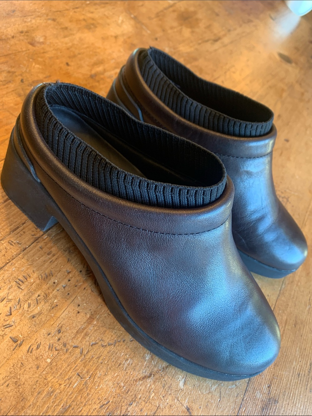 Abeo Capital Black Slip-On Comfort Clogs